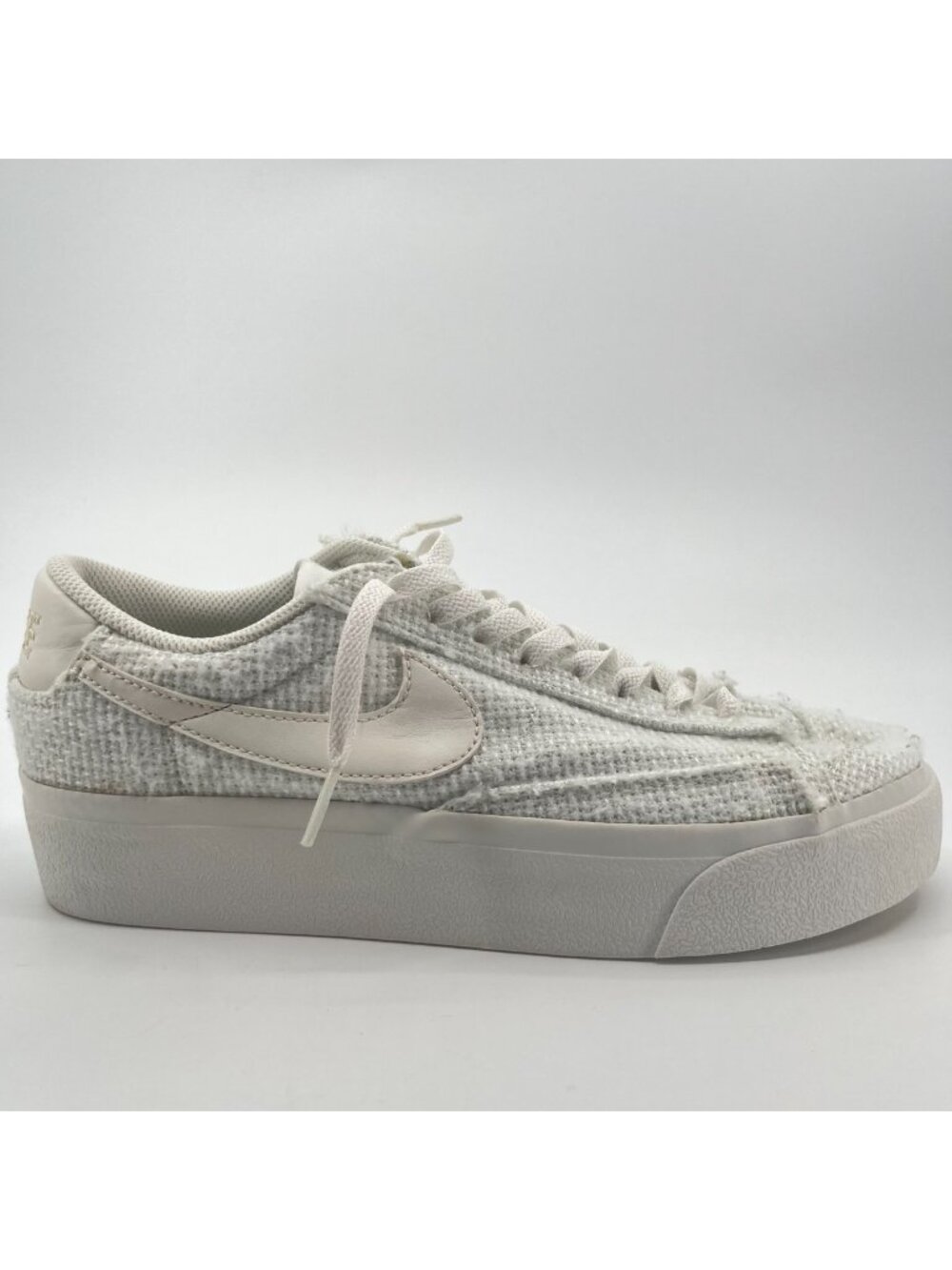 Nike Blazer Low Platform Essential Womens Size 9 White Athletic Shoes Sneakers